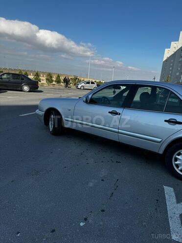 Mercedes E 220-3