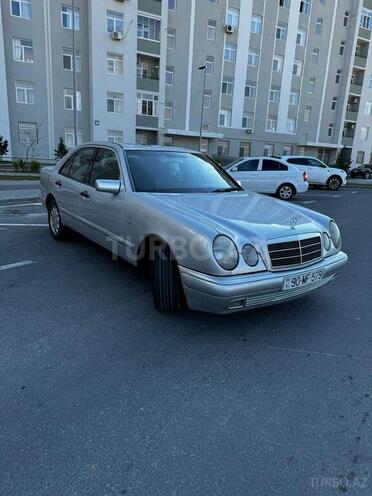 Mercedes E 220-2