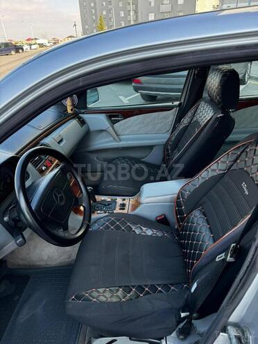 Mercedes E 220-12