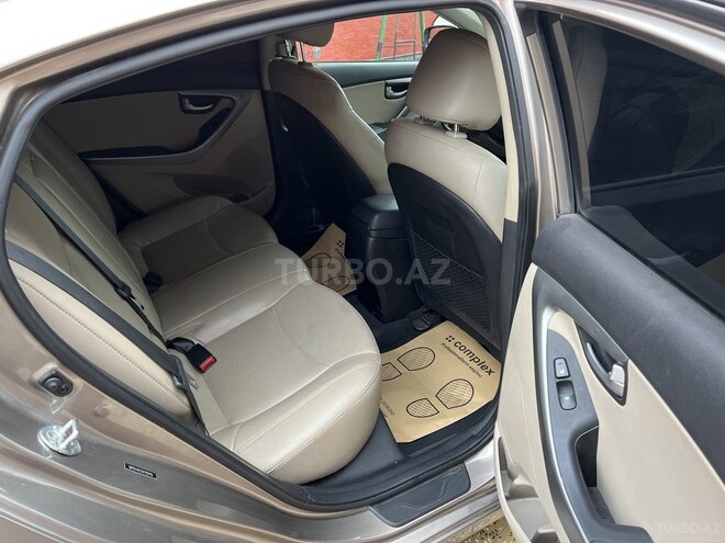 Hyundai Elantra 2015, 238,183 km - 1.8 l - Bakı