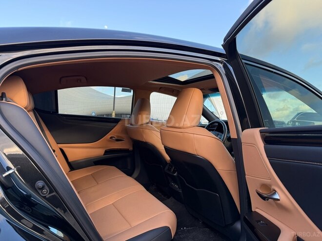 Lexus ES 300h 2024, 10,700 km - 2.5 l - Bakı