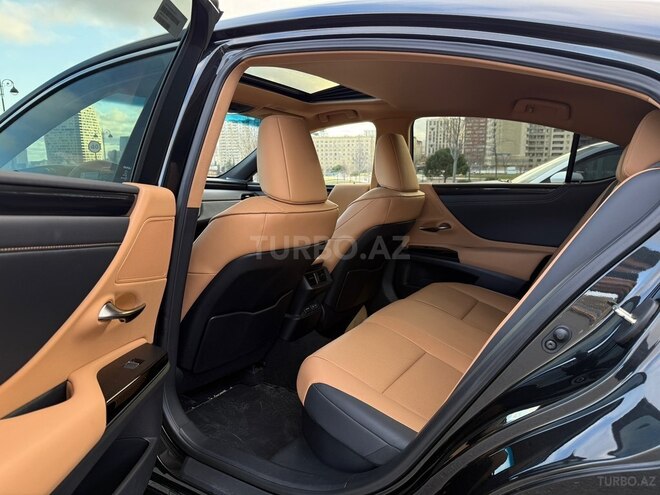 Lexus ES 300h 2024, 10,700 km - 2.5 l - Bakı