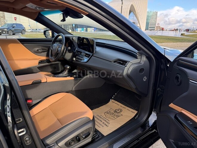 Lexus ES 300h 2024, 10,700 km - 2.5 l - Bakı