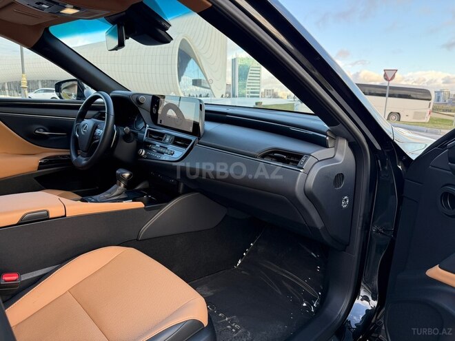 Lexus ES 300h 2024, 10,700 km - 2.5 l - Bakı