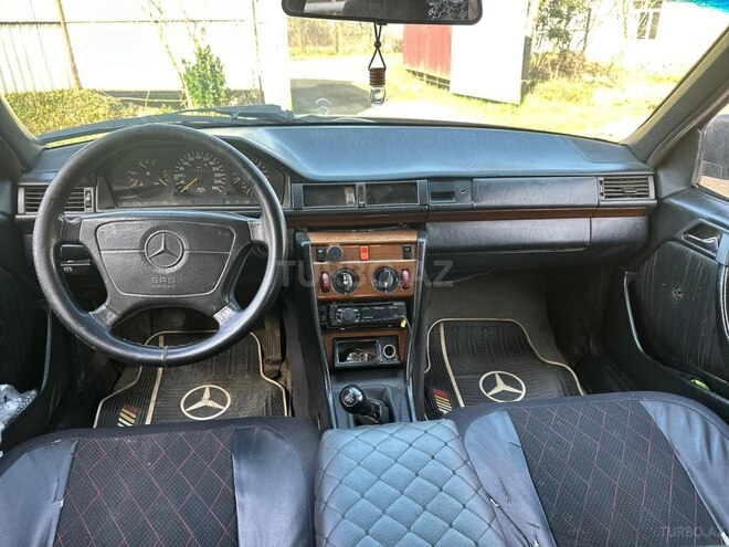 Mercedes E 200 1993, 200,000 km - 2.0 l - Lənkəran