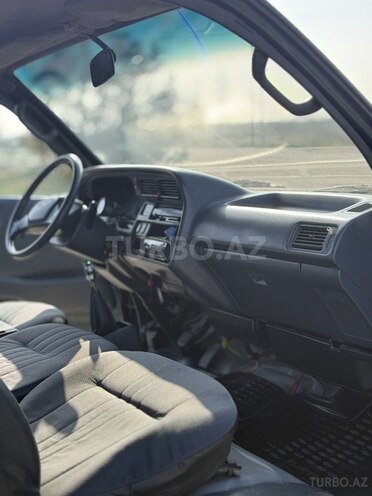 Toyota HiAce-9