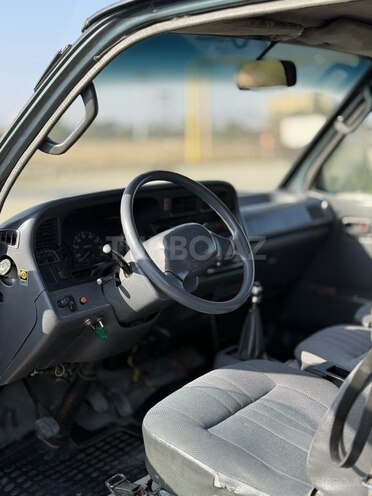 Toyota HiAce-10