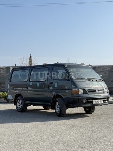 Toyota HiAce-7