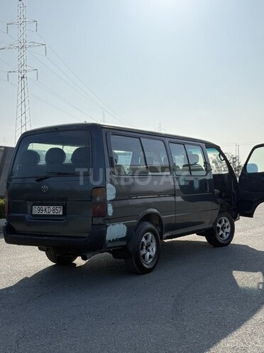 Toyota HiAce-8