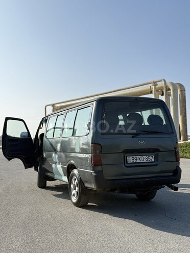 Toyota HiAce-5