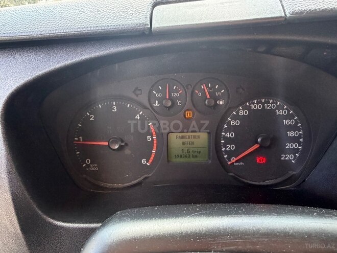 Ford Transit-8