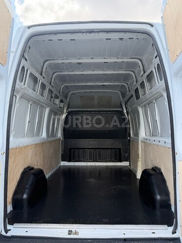 Ford Transit-13