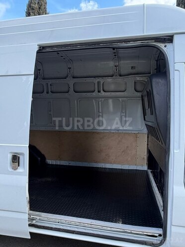 Ford Transit-12