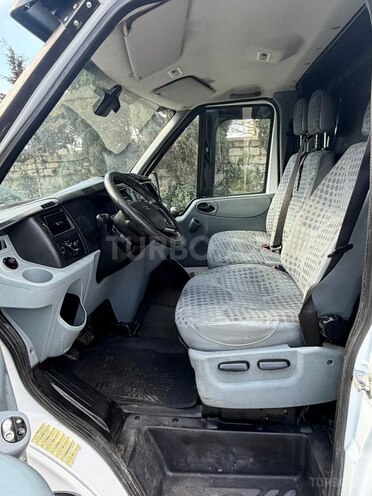 Ford Transit-11