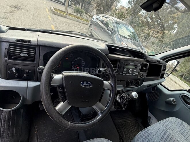 Ford Transit-9