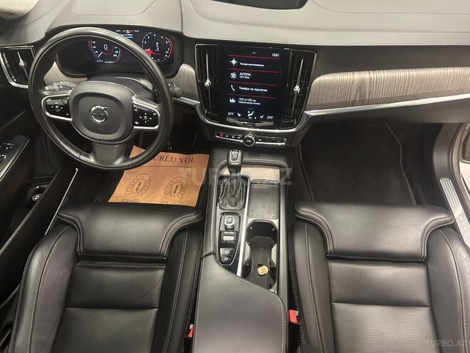Volvo S90-8