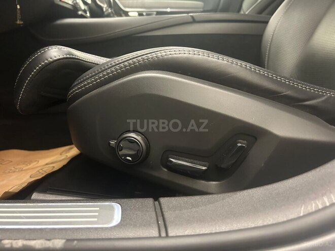 Volvo S90-13