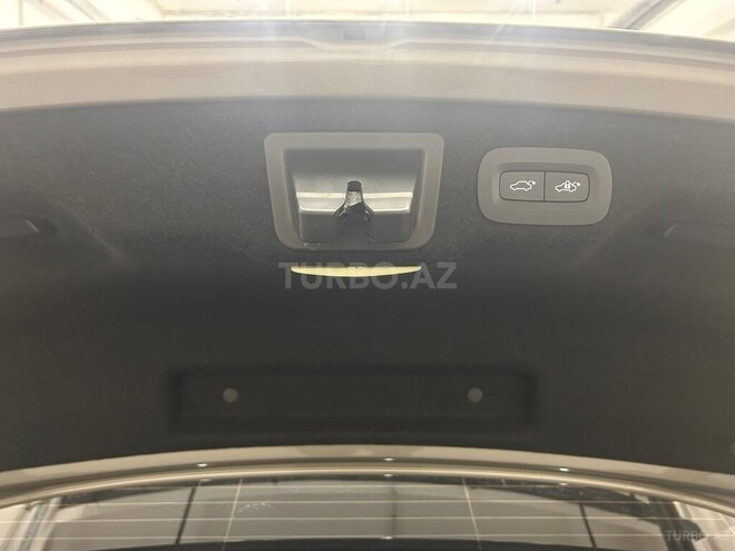 Volvo S90-16