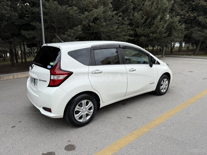 Nissan Note-7