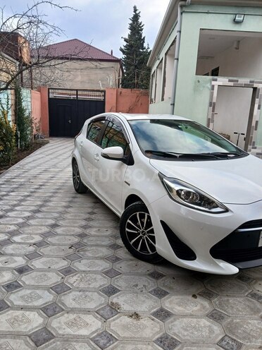 Toyota Aqua-2