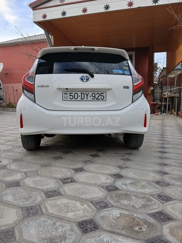 Toyota Aqua-4