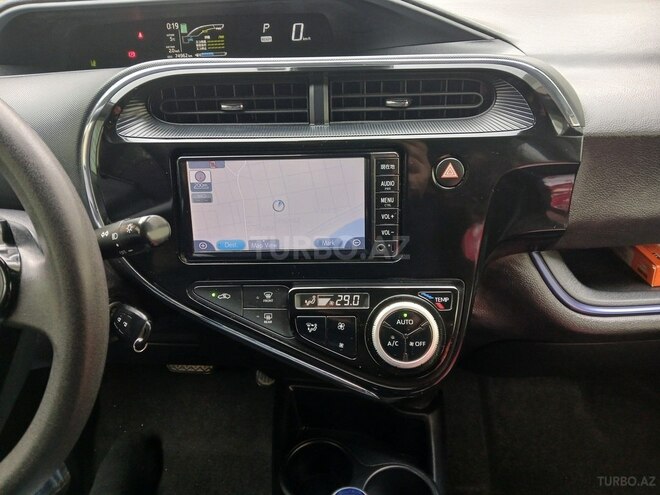 Toyota Aqua-9