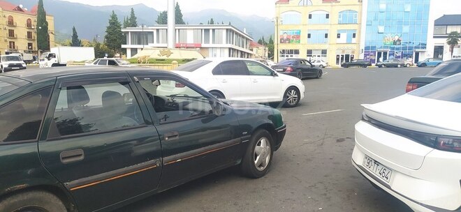 Opel Vectra 1994, 140,000 km - 2.0 l - Zaqatala