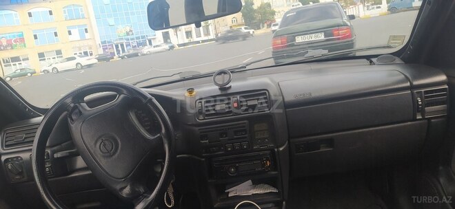 Opel Vectra 1994, 140,000 km - 2.0 l - Zaqatala