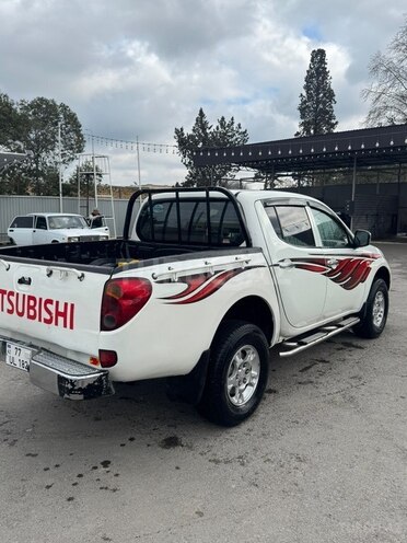 Mitsubishi L200-2