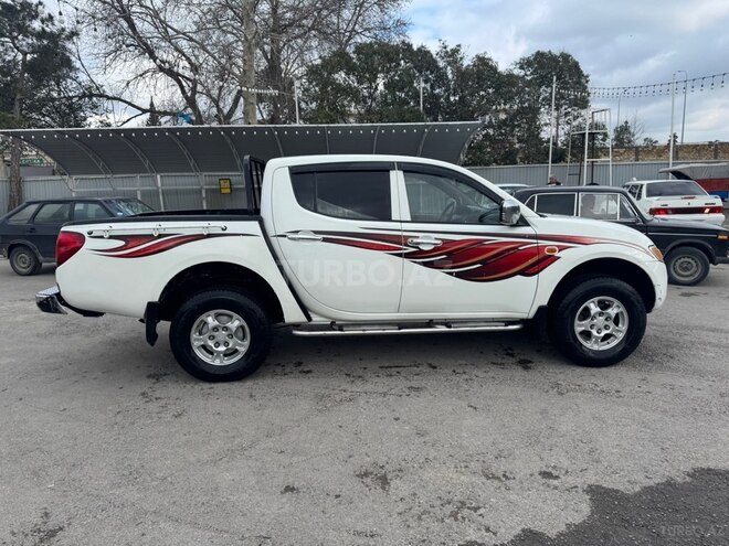 Mitsubishi L200-3