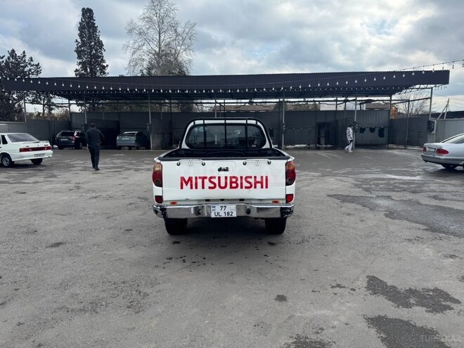 Mitsubishi L200-6