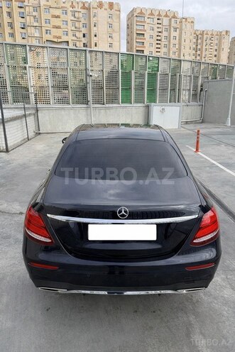 Mercedes E 300 4MATIC-5