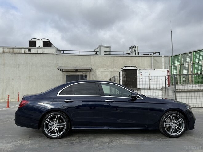 Mercedes E 300 4MATIC-4