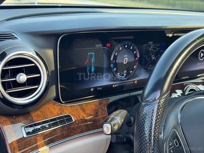 Mercedes E 300 4MATIC-7