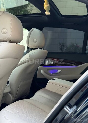 Mercedes E 300 4MATIC-9