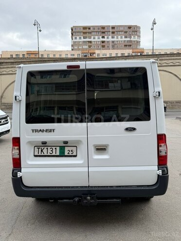 Ford Transit-4