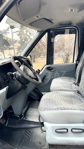 Ford Transit-10