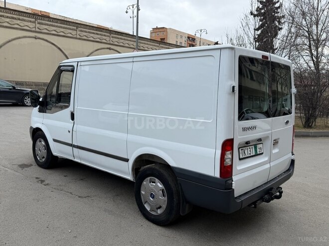 Ford Transit-5