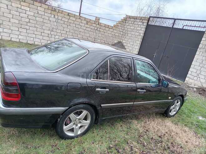 Mercedes C 220 2000, 375,000 km - 2.2 l - Ucar