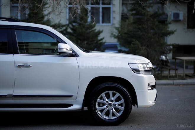 Toyota Land Cruiser-11