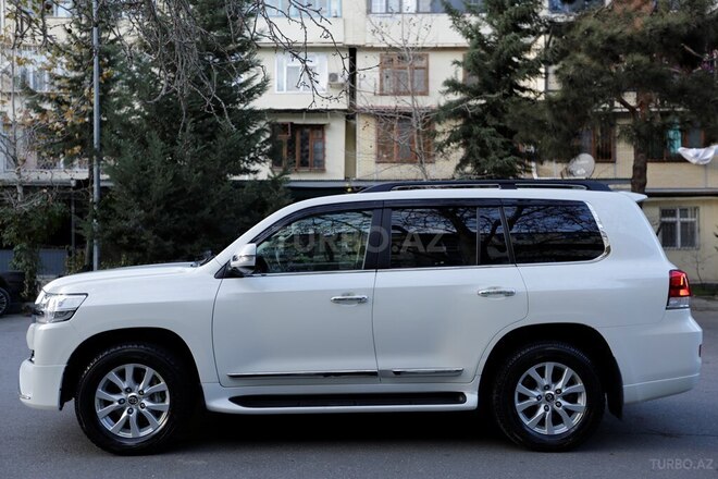 Toyota Land Cruiser-2