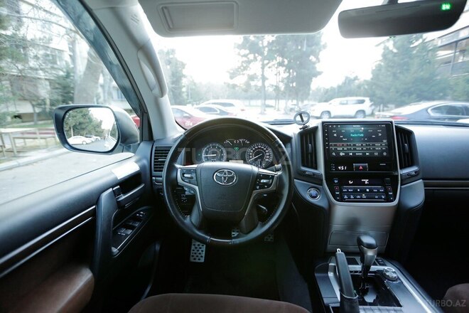 Toyota Land Cruiser-21
