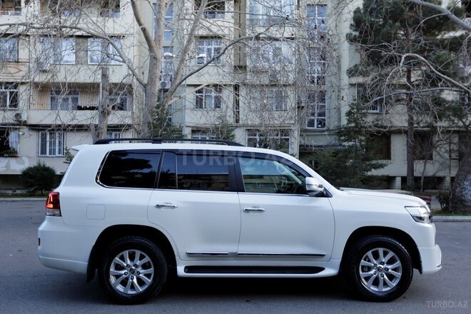 Toyota Land Cruiser-3