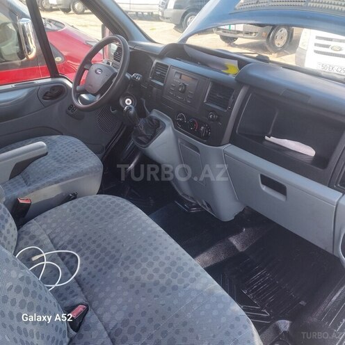 Ford Transit-12