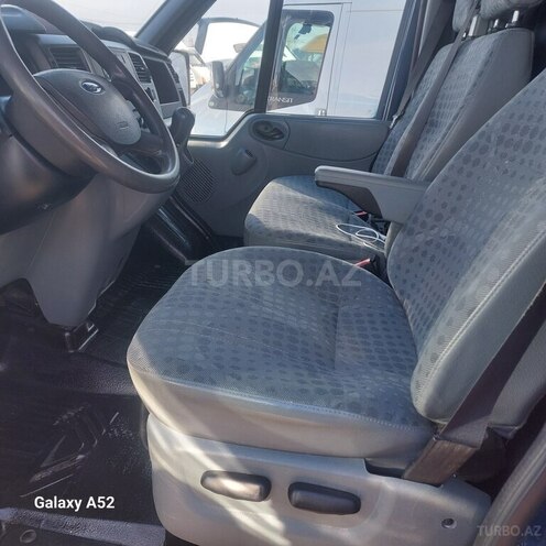 Ford Transit-15