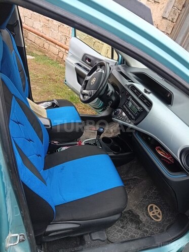Toyota Prius C 2012, 250,000 km - 1.5 л - Bakı