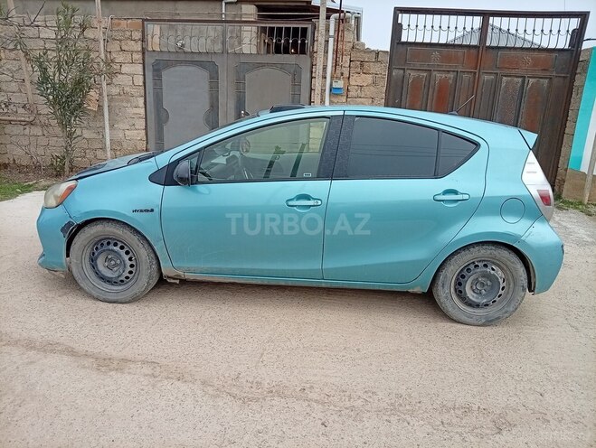Toyota Prius C 2012, 250,000 km - 1.5 л - Bakı