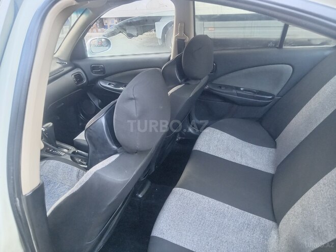 Nissan Sunny-5