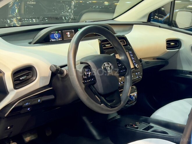 Toyota Prius-8