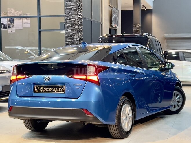 Toyota Prius-12